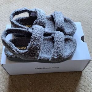 ALDO Cloud 9 Teddy Fleece Platform Sandals Gray Size 7 NIB